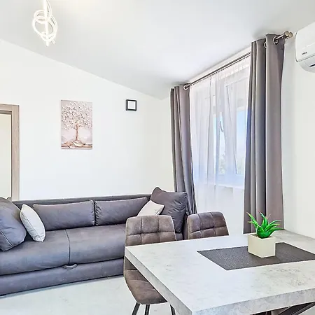 Noan-2 By Interhome Apartmán Pridraga
